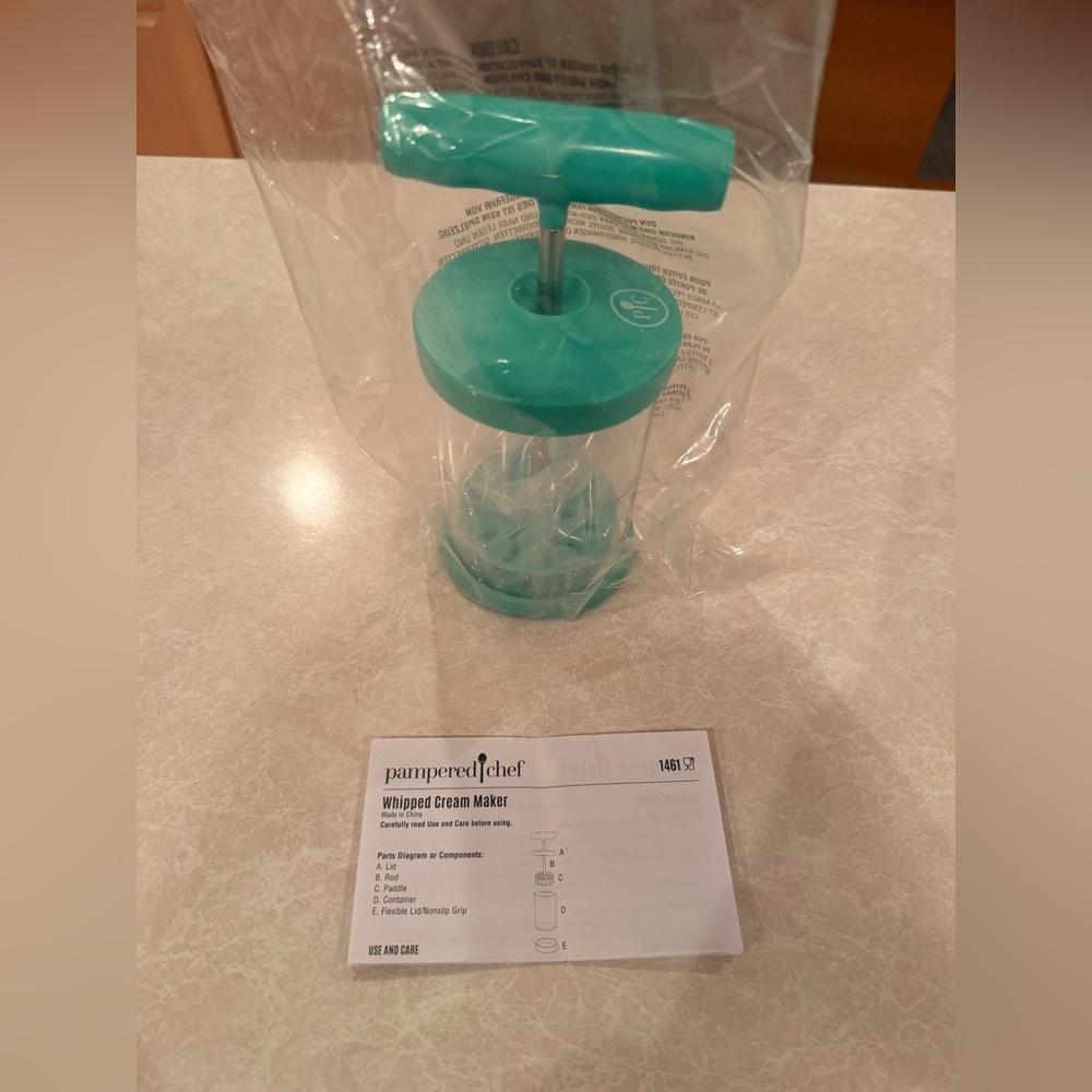 Pampered Chef Teal Whipped Cream Maker